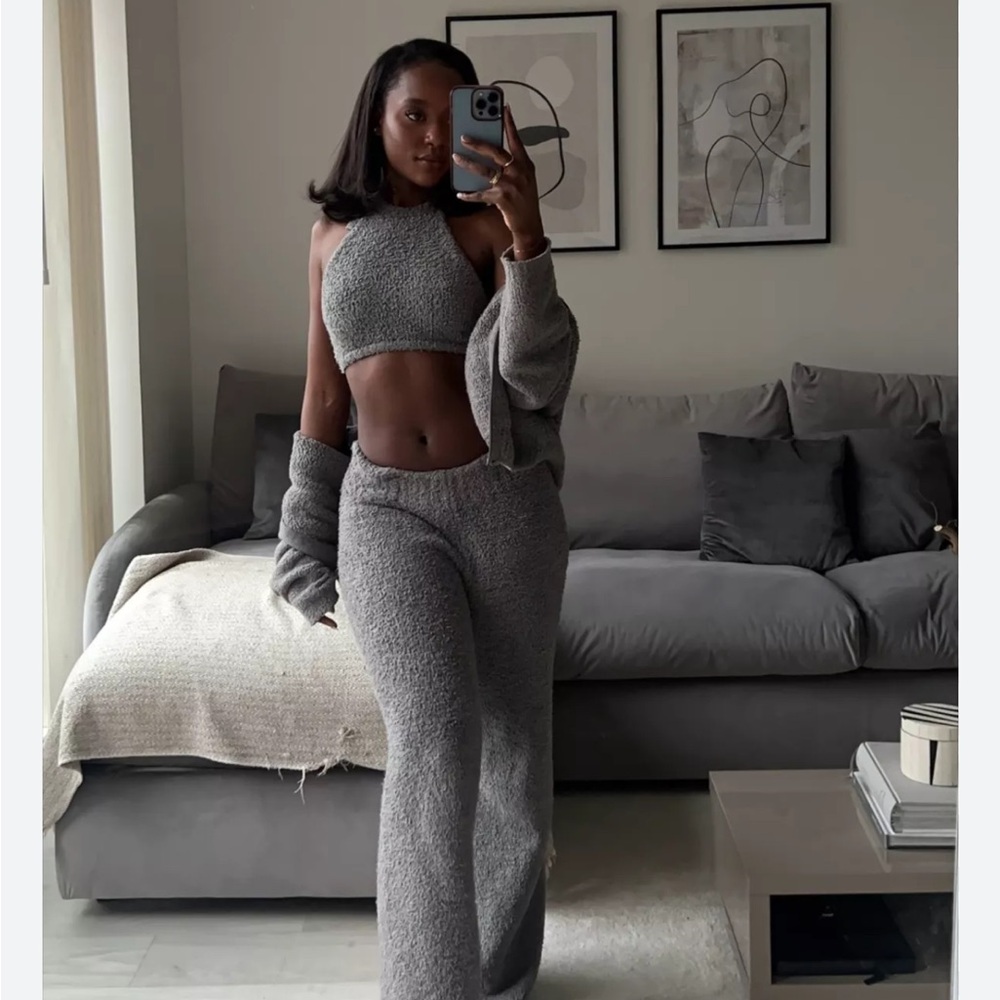NEW • Skims • Women’s Cozy Knit Halter Crop Top
Gray Large / XL